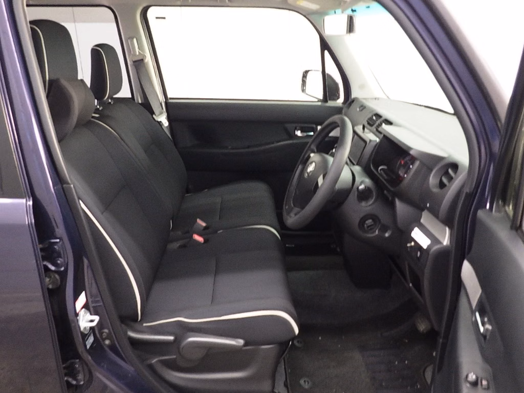 TOYOTA PIXIS SPACE