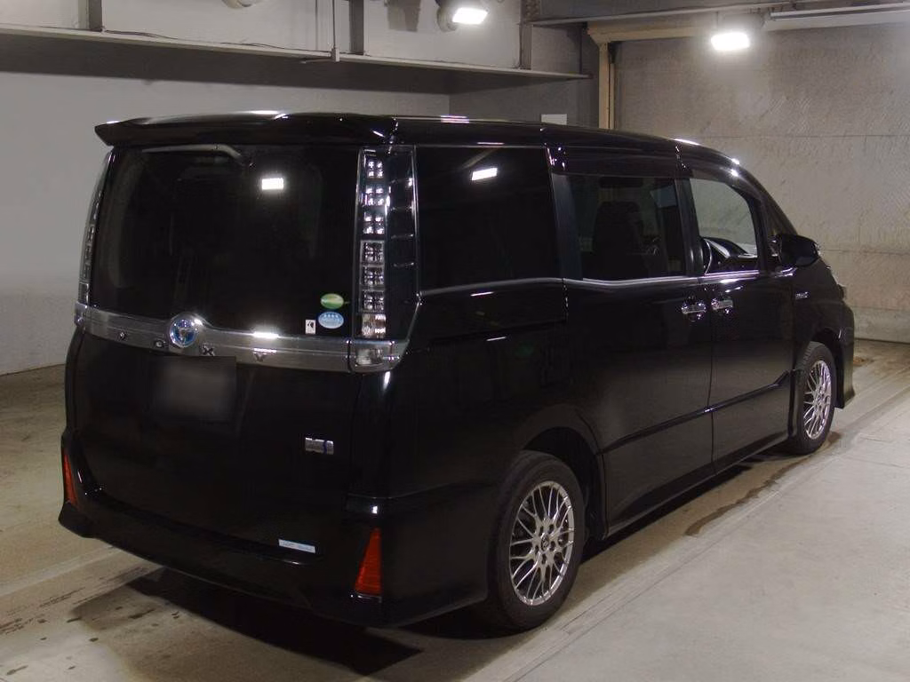 TOYOTA VOXY