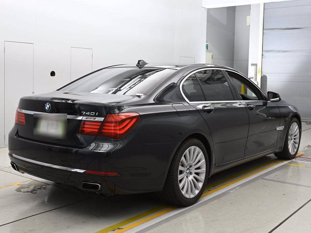 BMW 7-SERIES