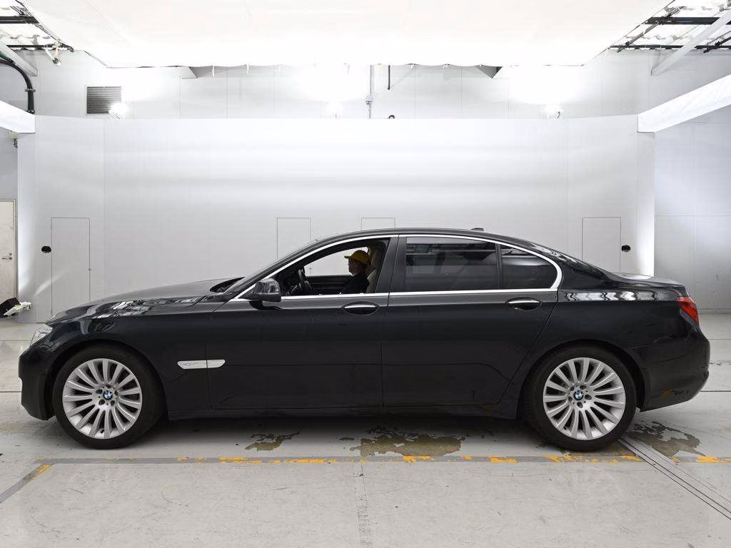 BMW 7-SERIES