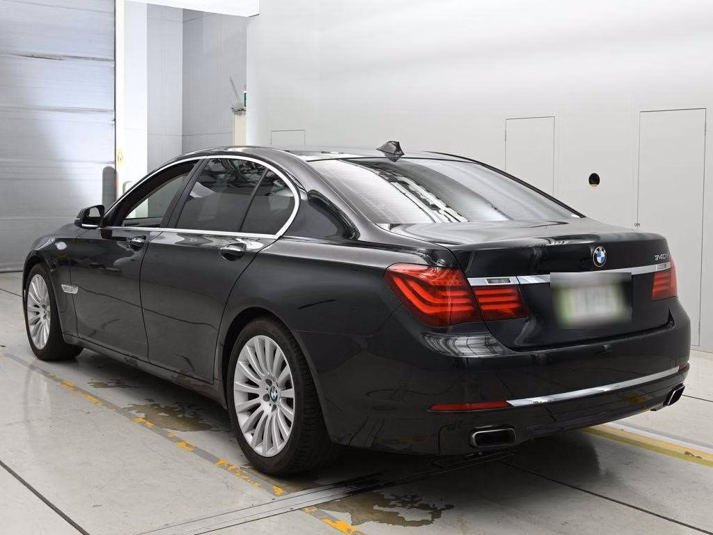 BMW 7-SERIES