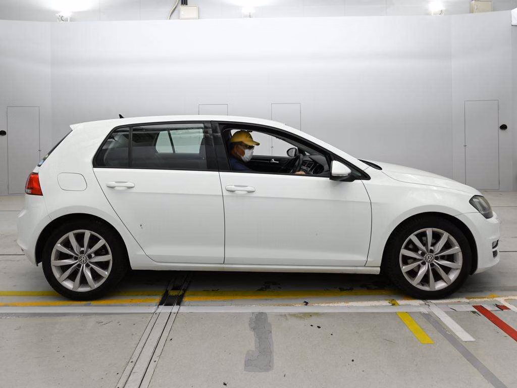 VOLKSWAGEN GOLF