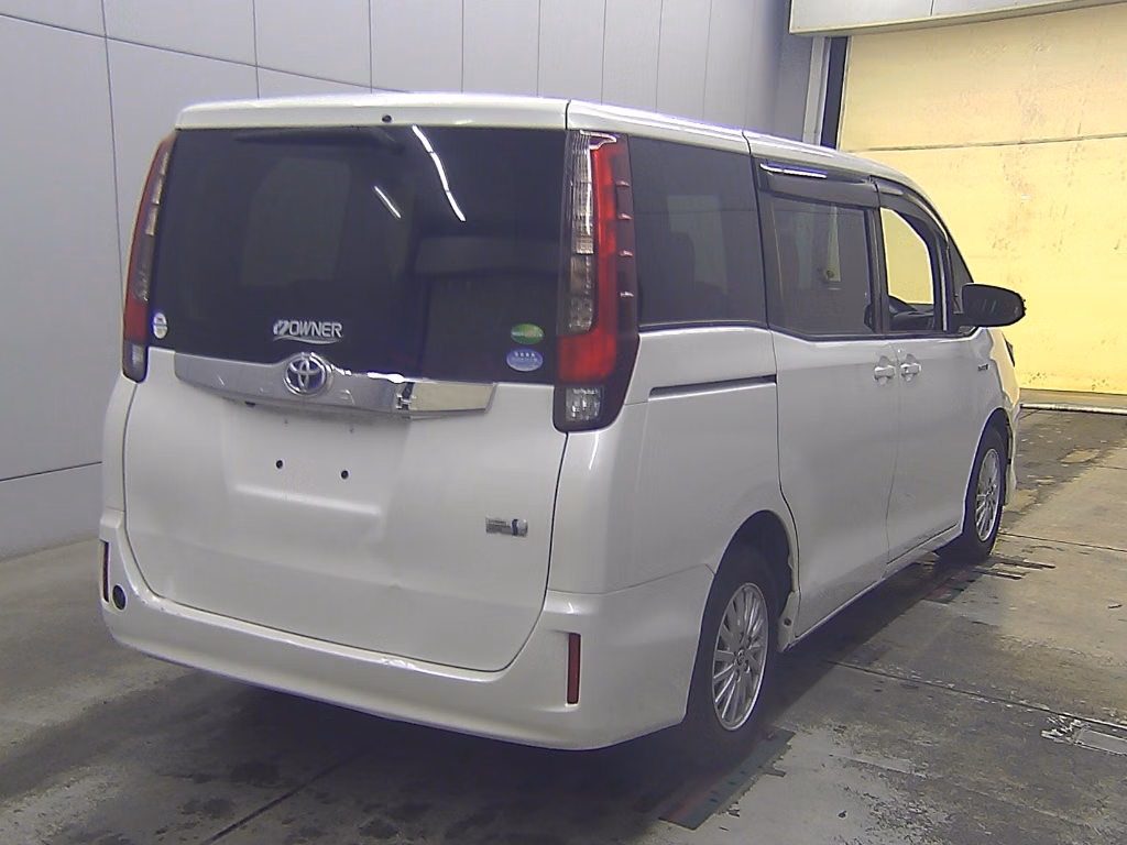TOYOTA NOAH