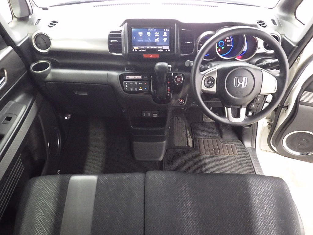 HONDA N-BOX SLASH