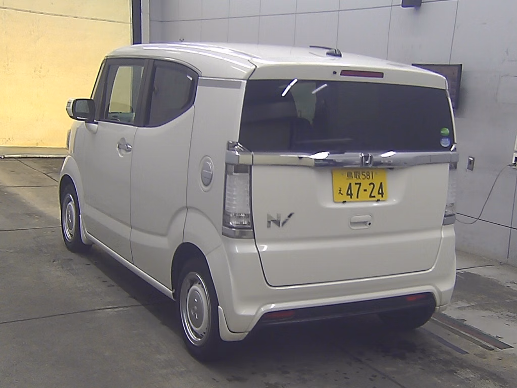 HONDA N-BOX SLASH