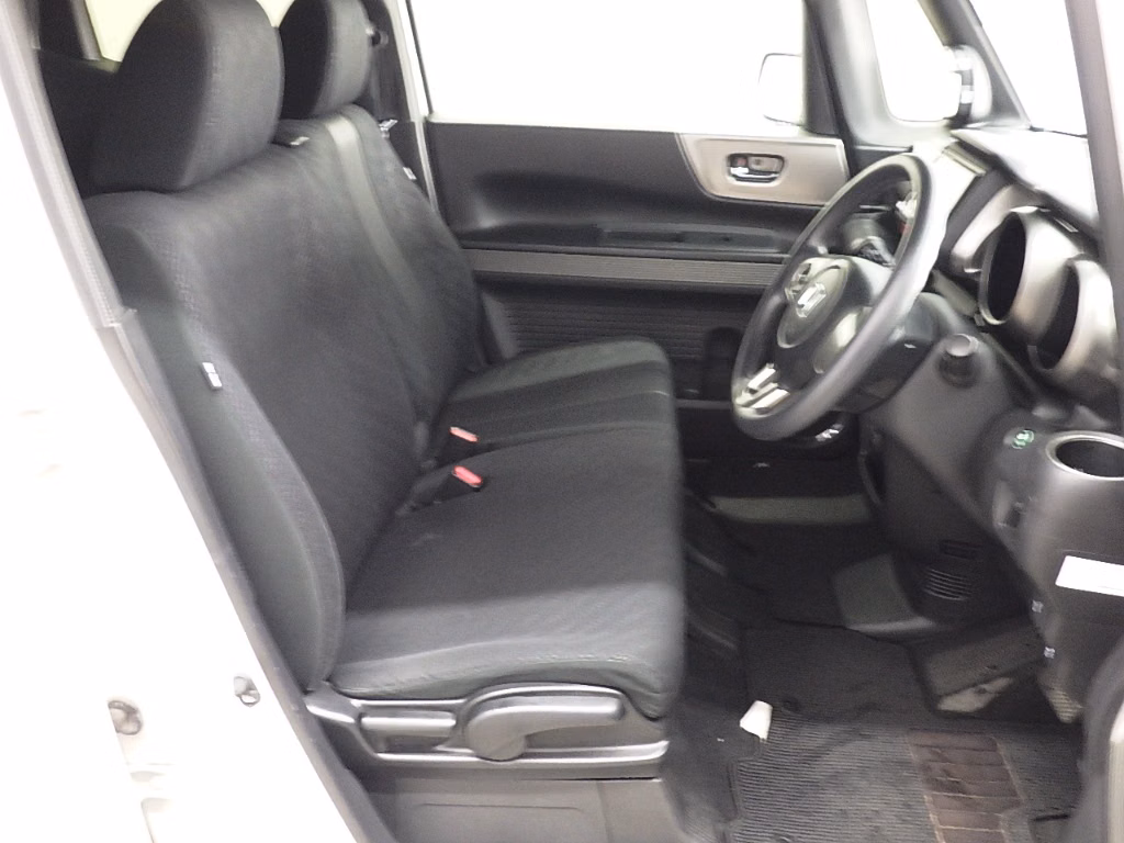 HONDA N-BOX SLASH