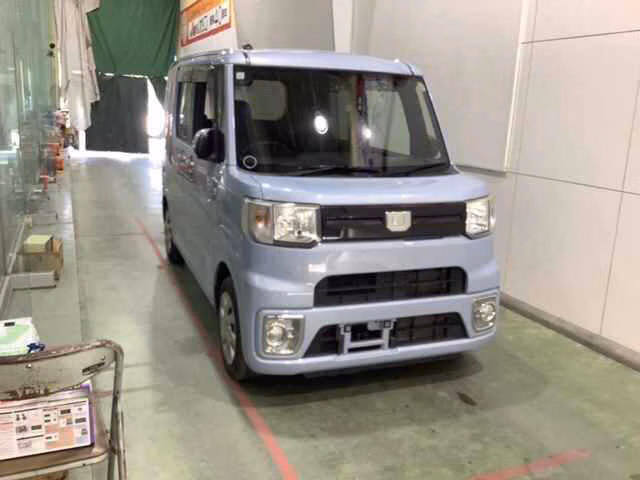 DAIHATSU WAKE