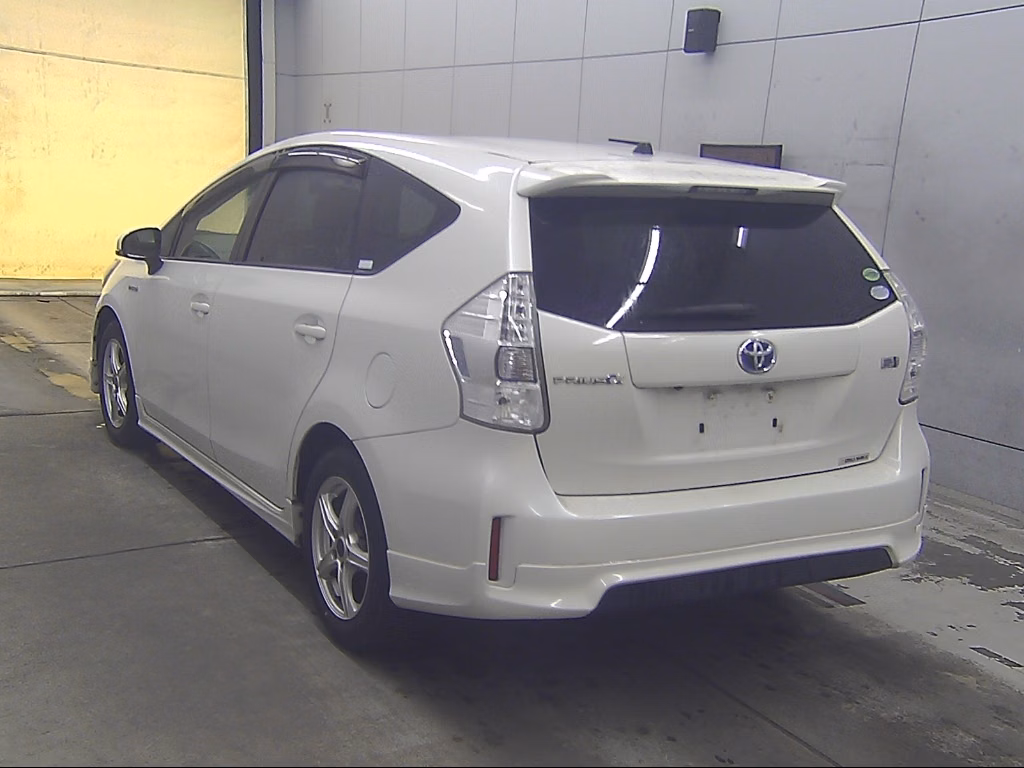 TOYOTA PRIUS ALPHA