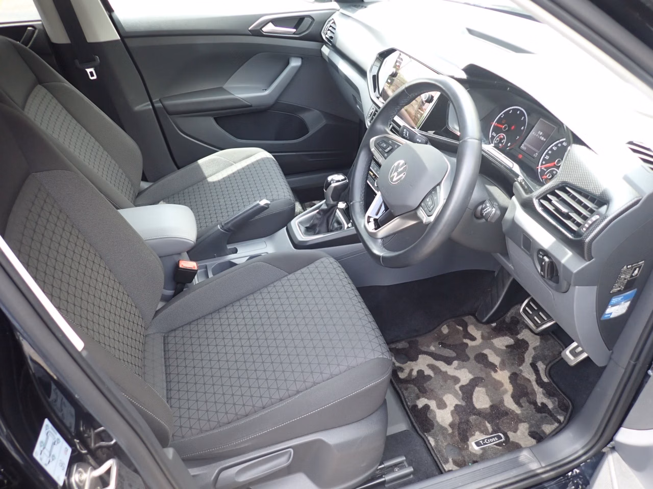 VOLKSWAGEN T-CROSS