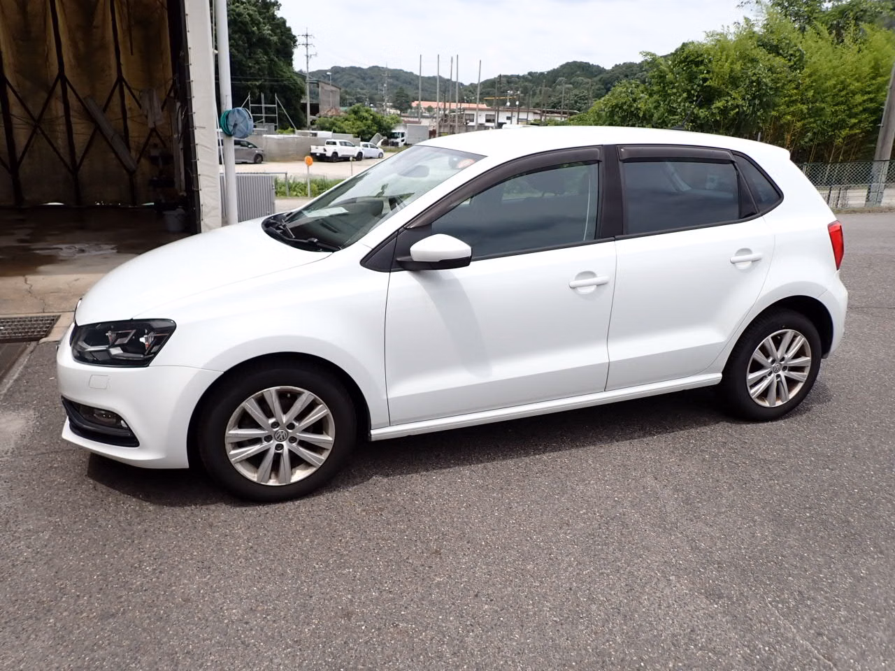 VOLKSWAGEN POLO