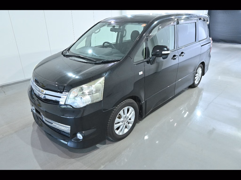 TOYOTA NOAH