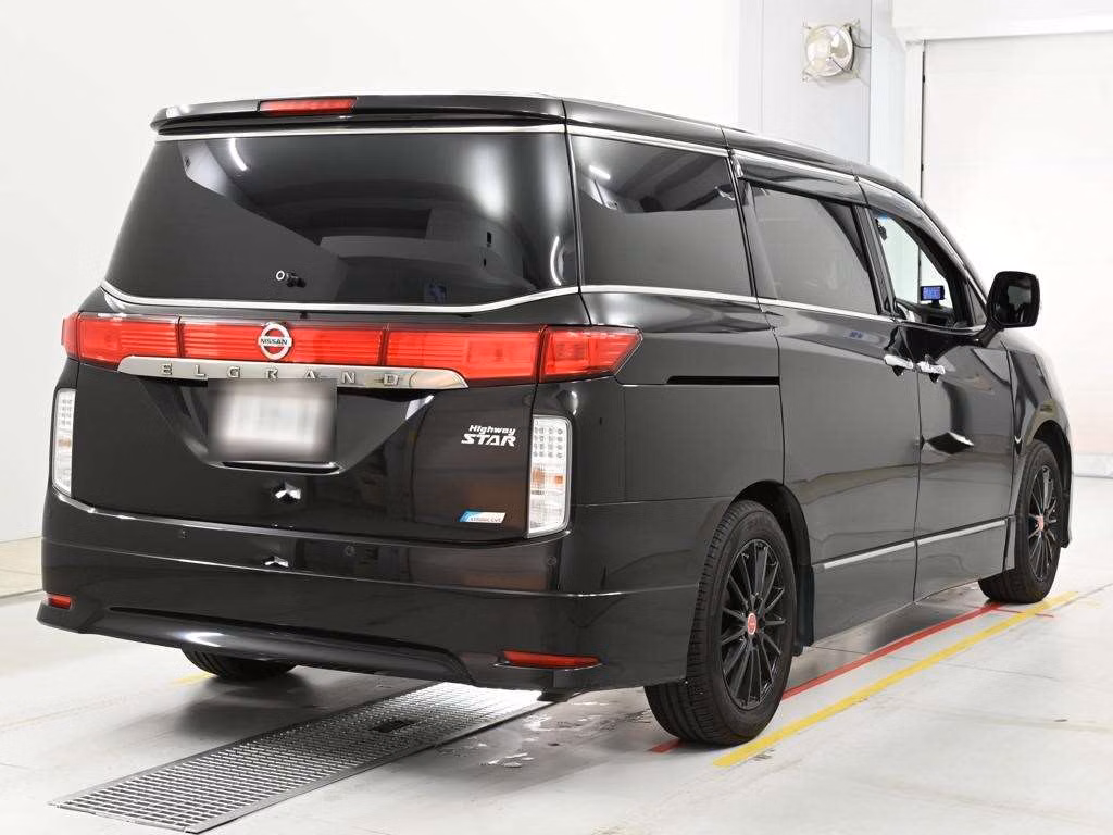 NISSAN ELGRAND