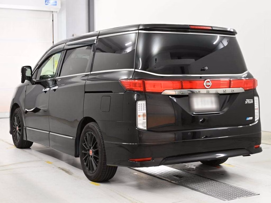 NISSAN ELGRAND
