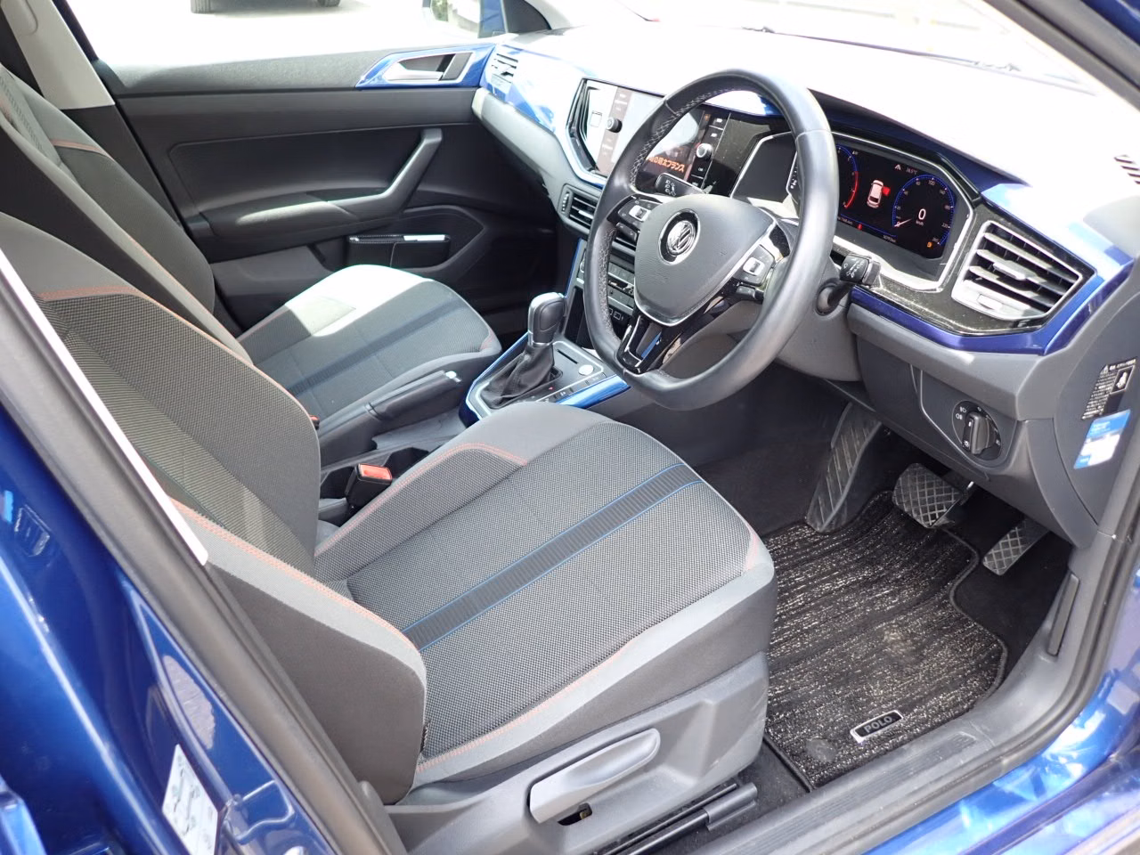 VOLKSWAGEN POLO