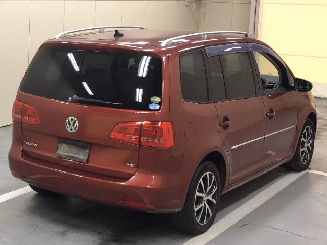 VOLKSWAGEN TOURAN