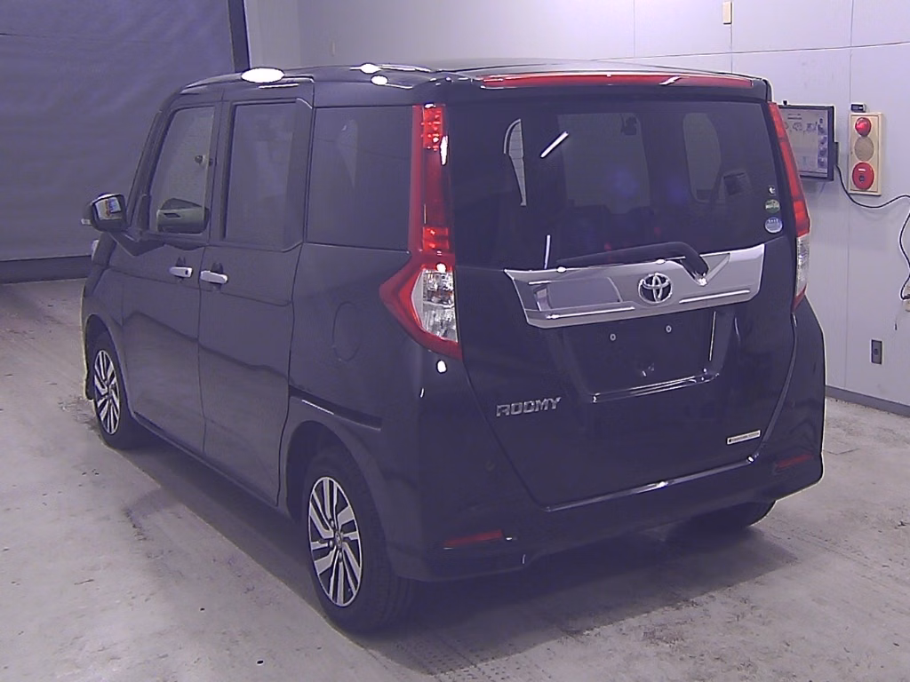 TOYOTA ROOMY
