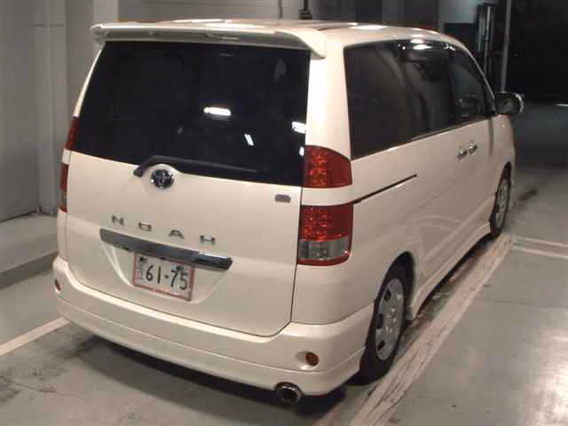 TOYOTA NOAH