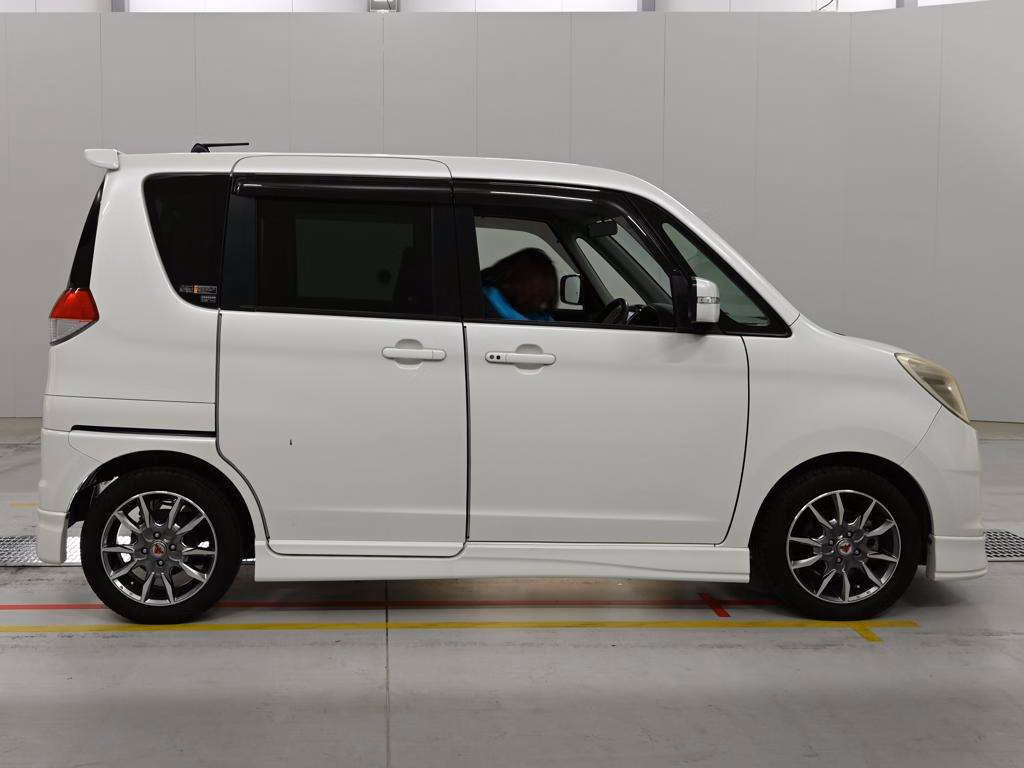 MITSUBISHI DELICA D:2