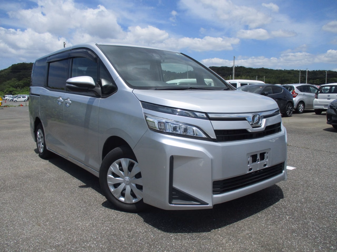 TOYOTA VOXY
