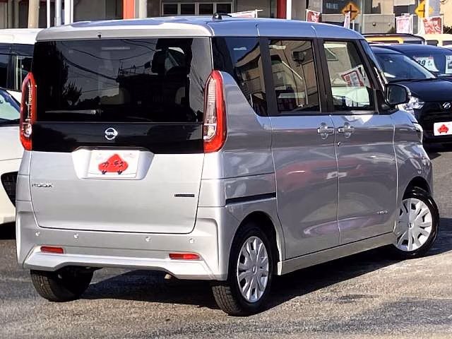 NISSAN ROOX
