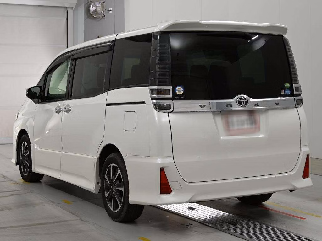 TOYOTA VOXY