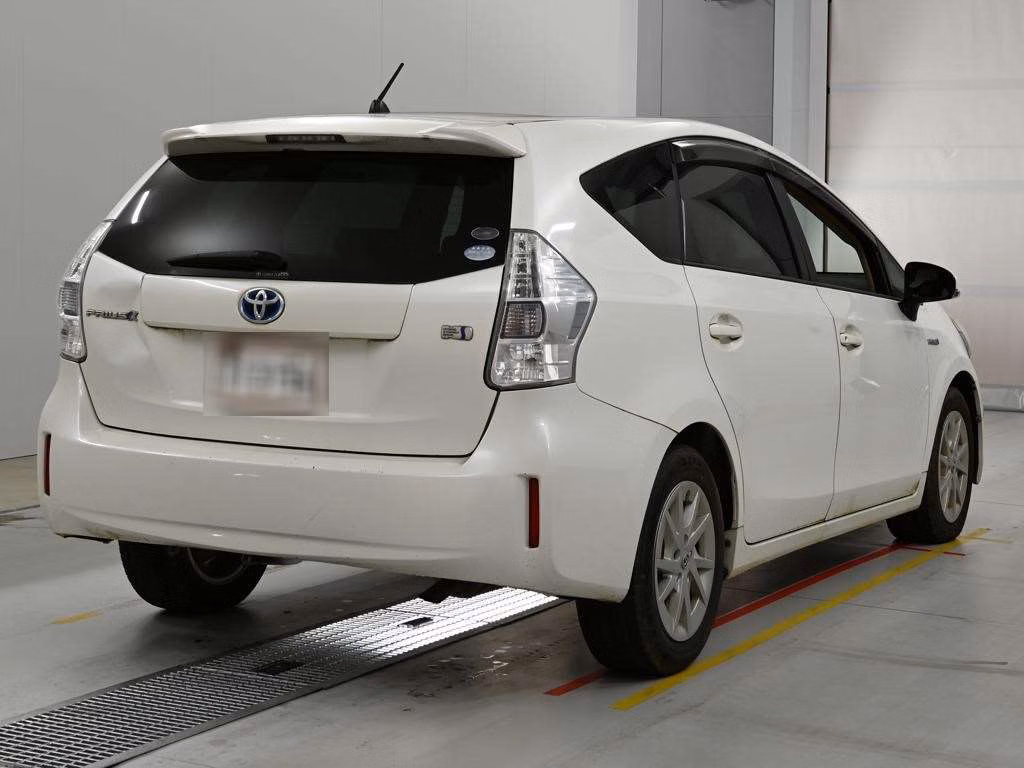 TOYOTA PRIUS ALPHA