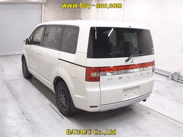 MITSUBISHI DELICA D:5
