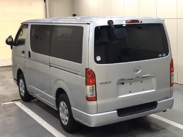 TOYOTA REGIUS ACE