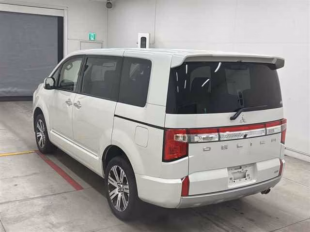 MITSUBISHI DELICA D:5