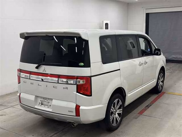 MITSUBISHI DELICA D:5