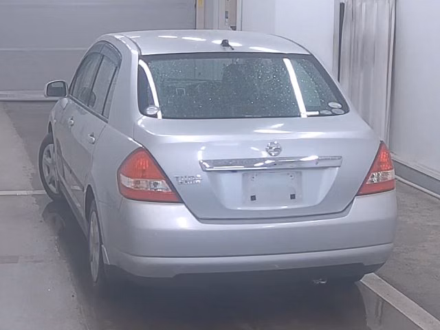 NISSAN TIIDA LATIO