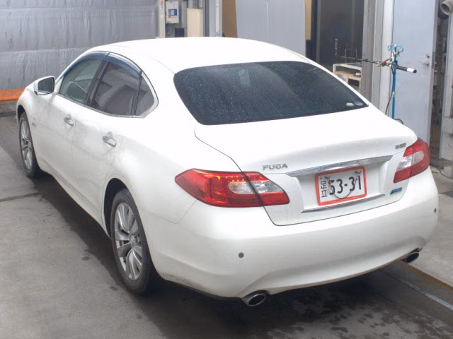 NISSAN FUGA