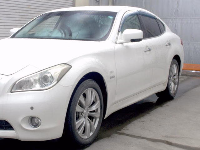 NISSAN FUGA