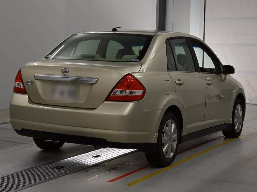 NISSAN TIIDA LATIO