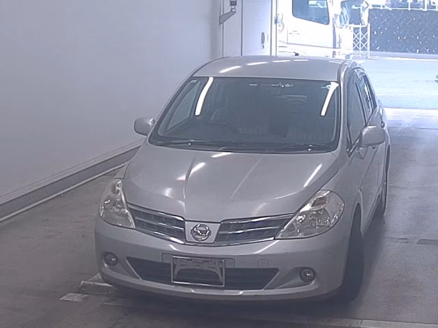 NISSAN TIIDA LATIO