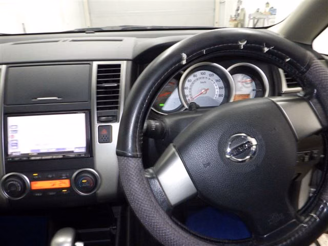 NISSAN TIIDA LATIO