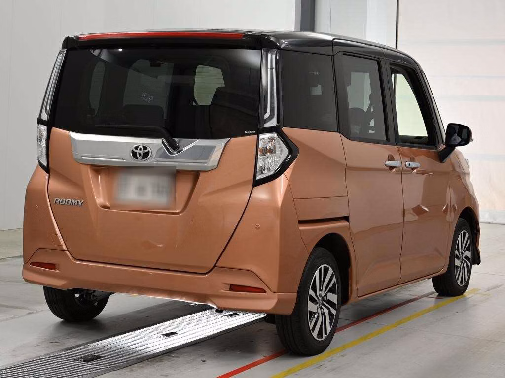TOYOTA ROOMY