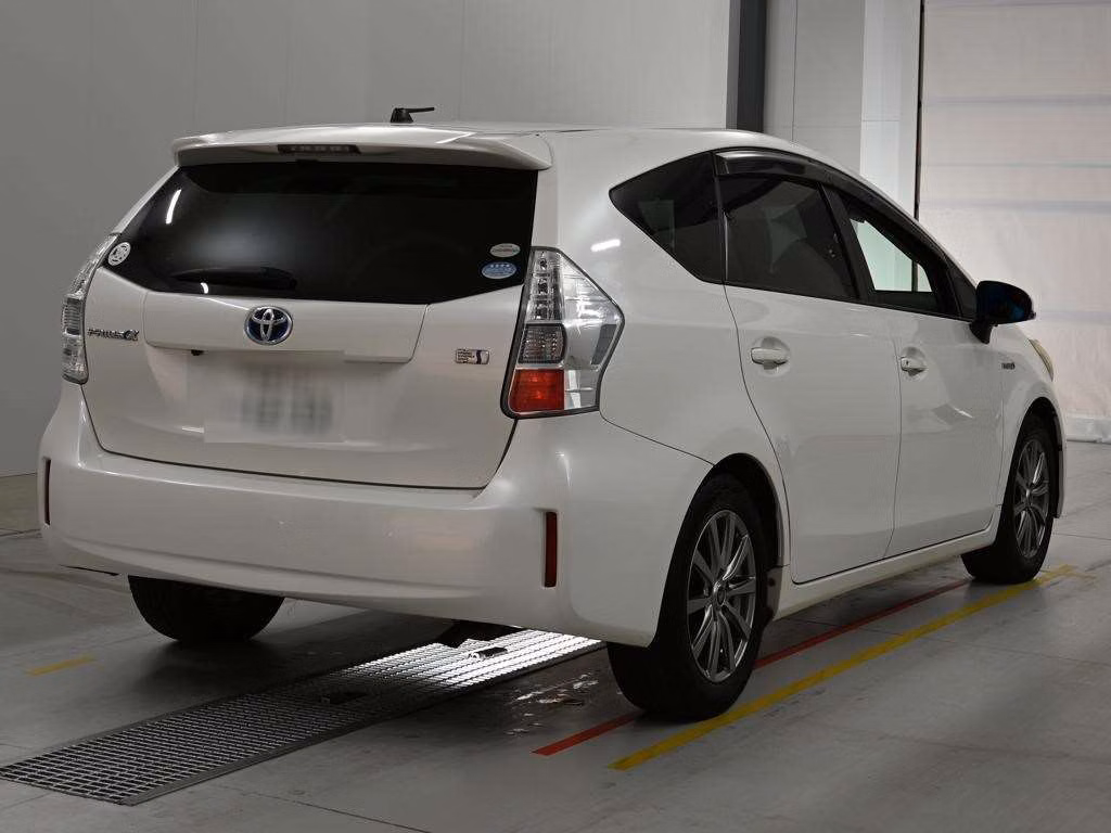 TOYOTA PRIUS ALPHA