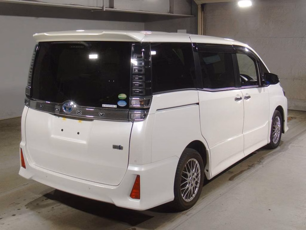 TOYOTA VOXY