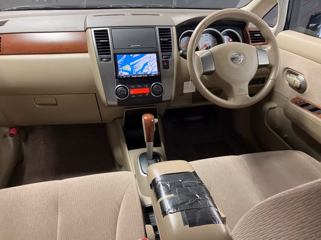 NISSAN TIIDA LATIO
