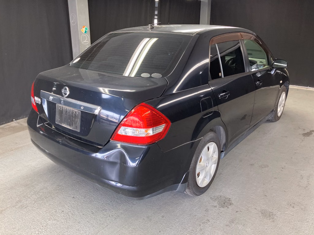 NISSAN TIIDA LATIO