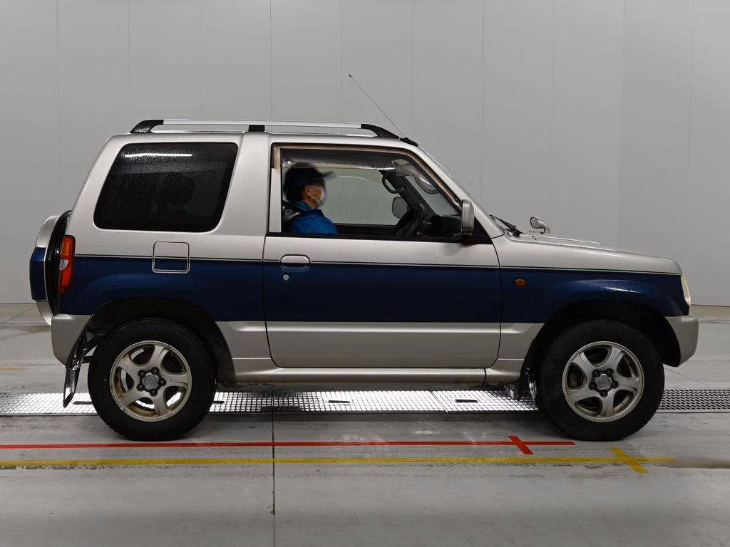 MITSUBISHI PAJERO MINI