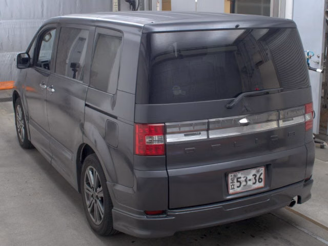 MITSUBISHI DELICA D:5