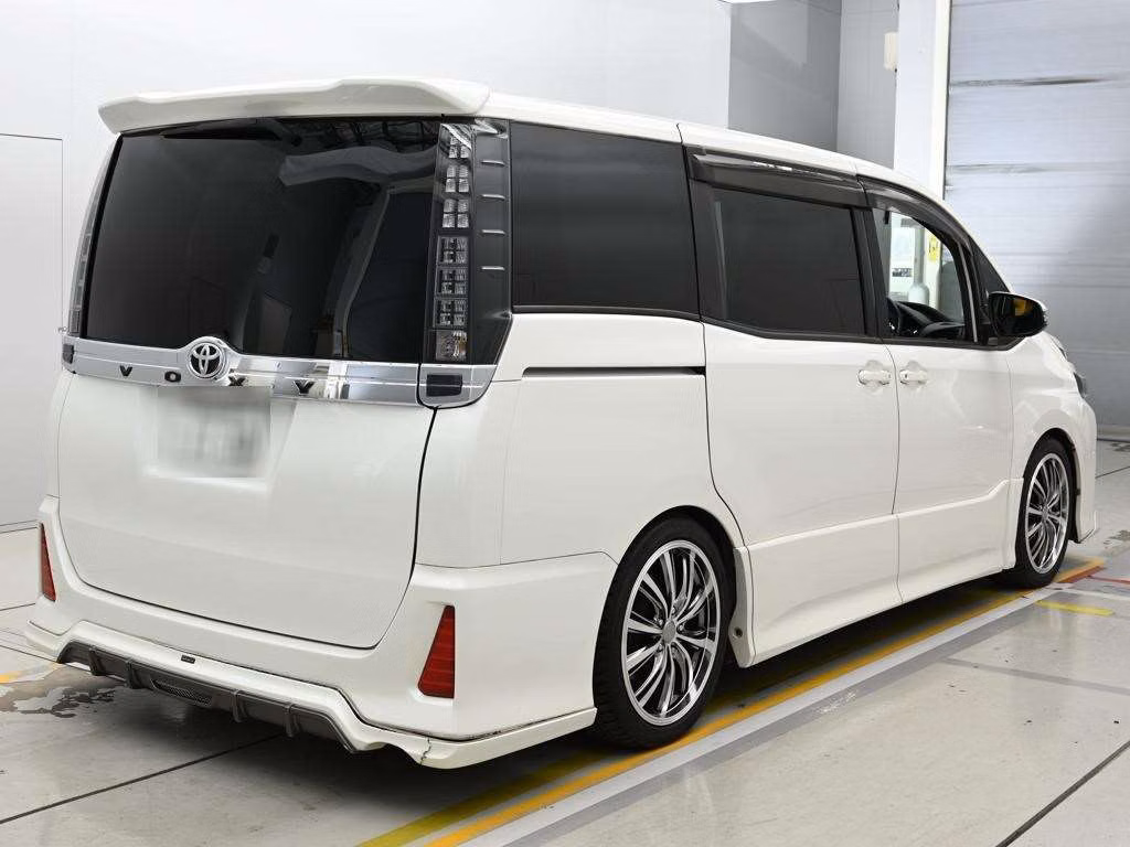 TOYOTA VOXY