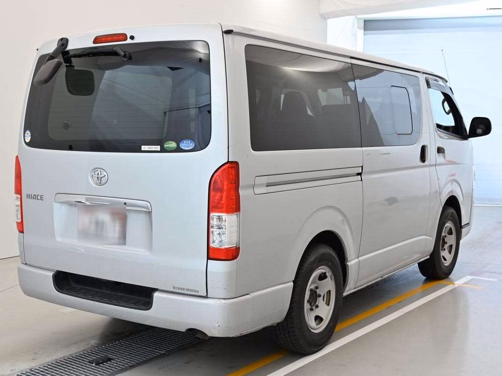 TOYOTA REGIUS ACE
