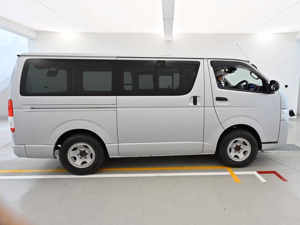 TOYOTA REGIUS ACE