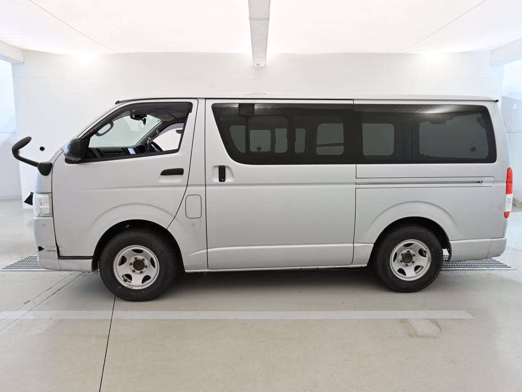 TOYOTA REGIUS ACE