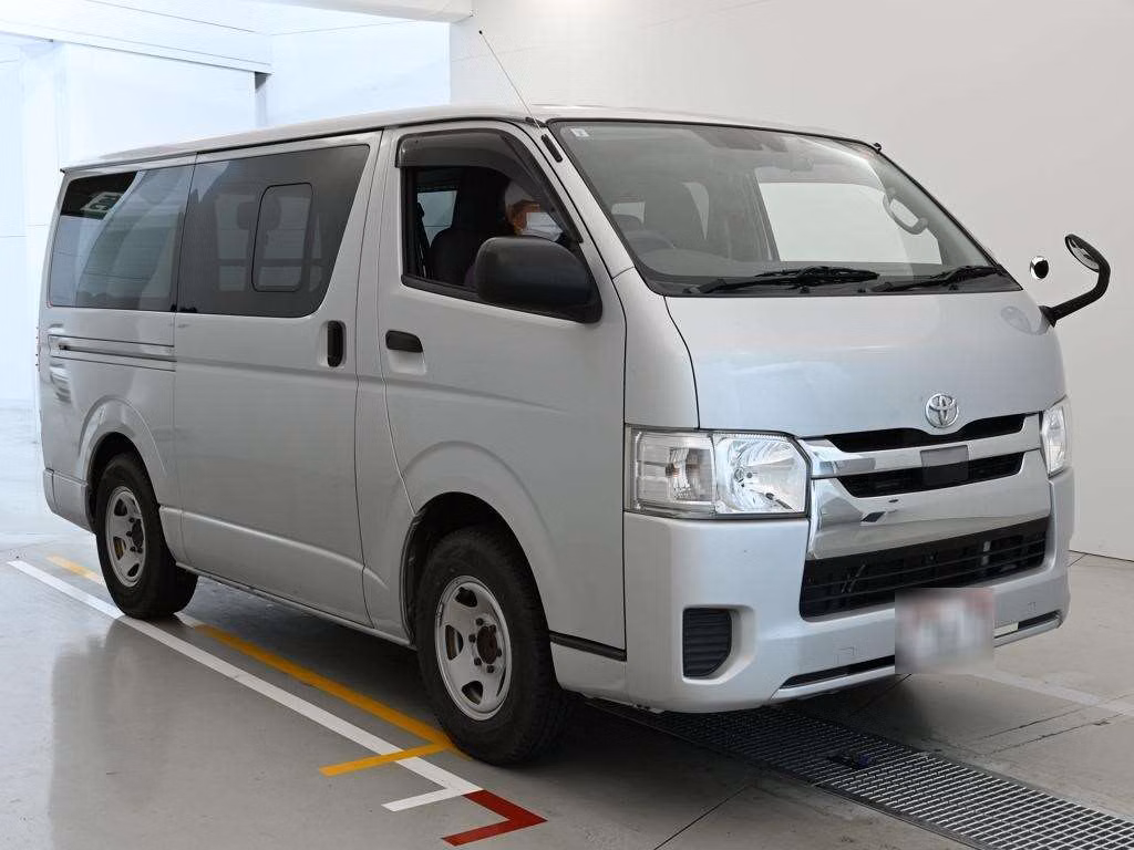TOYOTA REGIUS ACE
