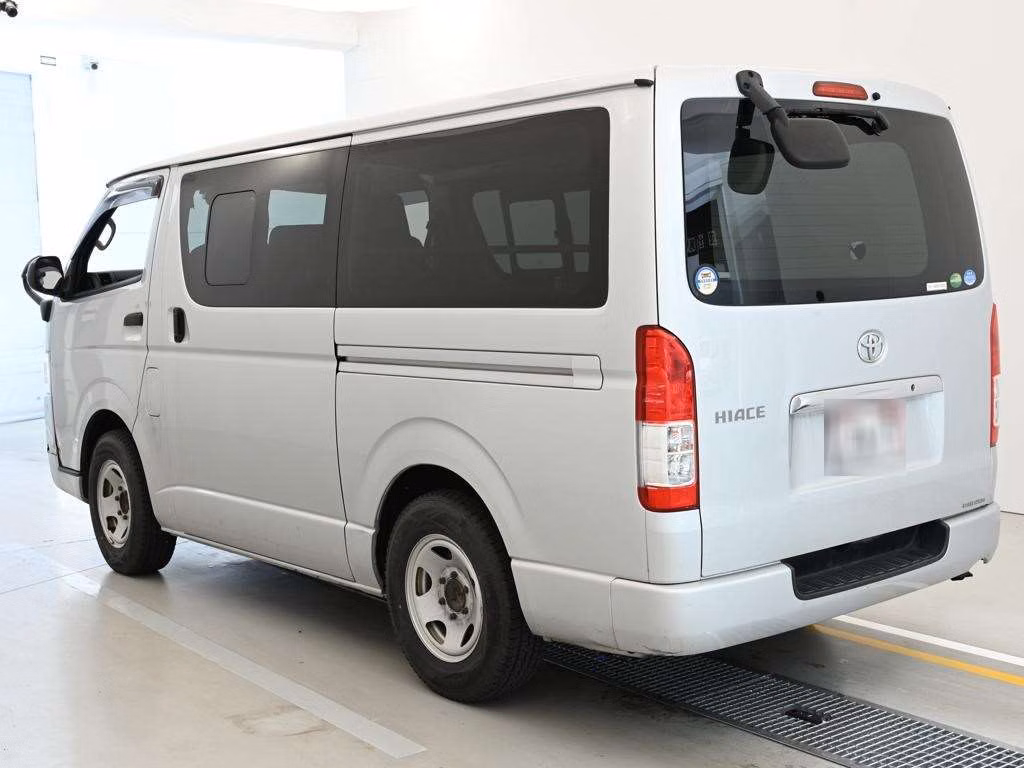 TOYOTA REGIUS ACE