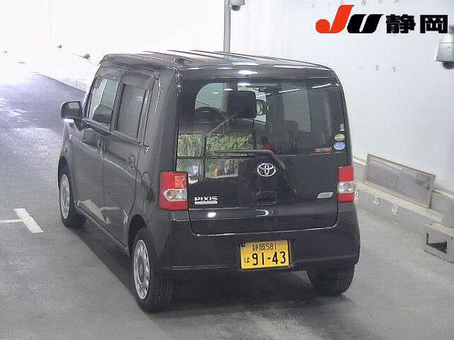 TOYOTA PIXIS SPACE